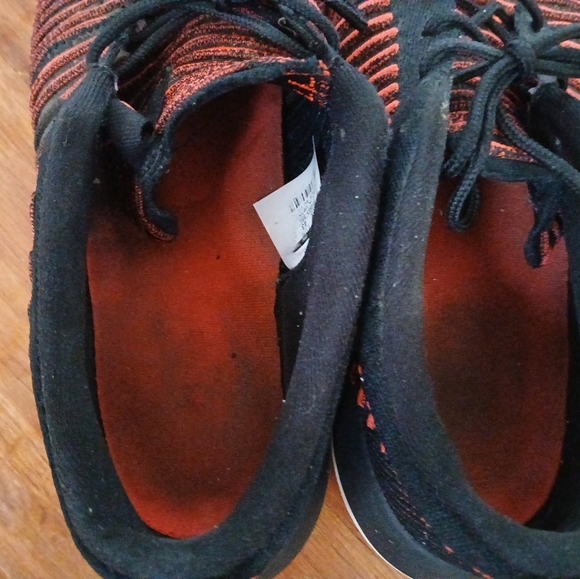 Nike Roshe Two Flyknit Red And Black Men 9.5 - Picture 2 of 7